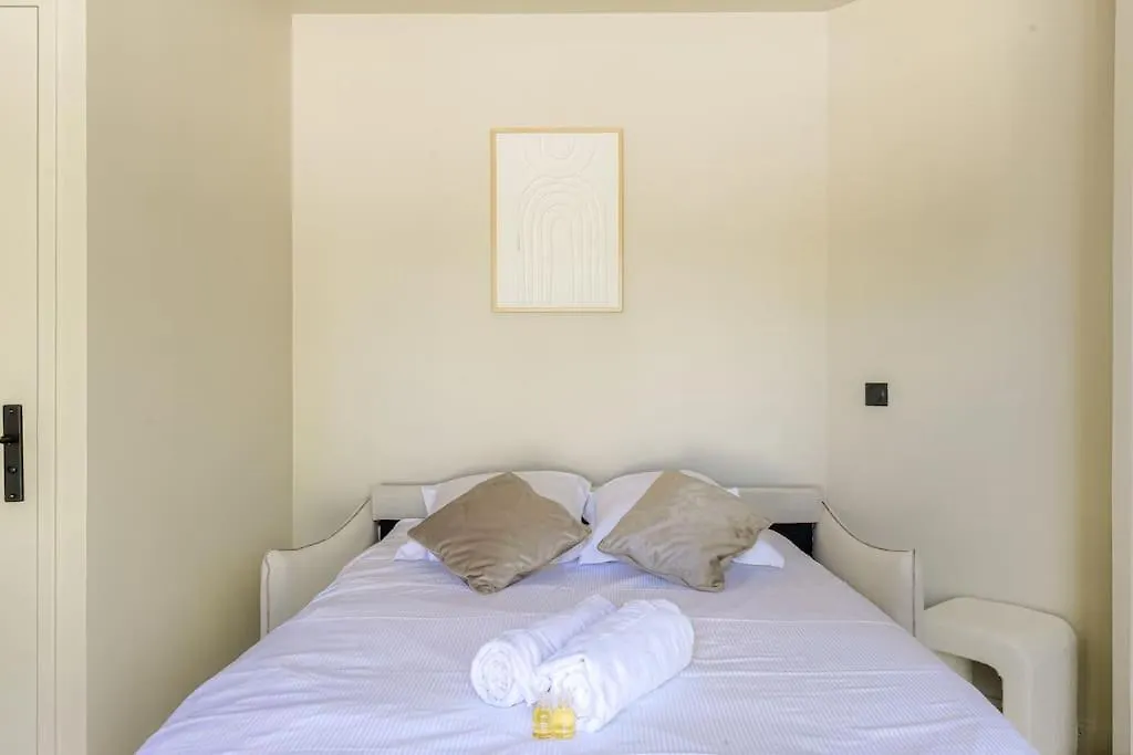 Apartment Petit Studio Compact Et Moderne, Ecully